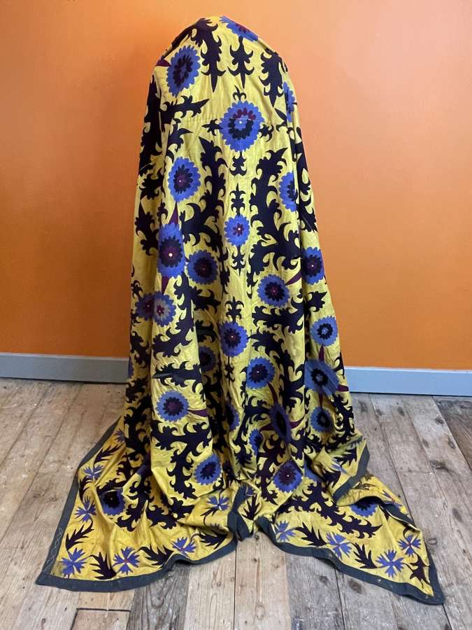 TEXTILES & LINENS