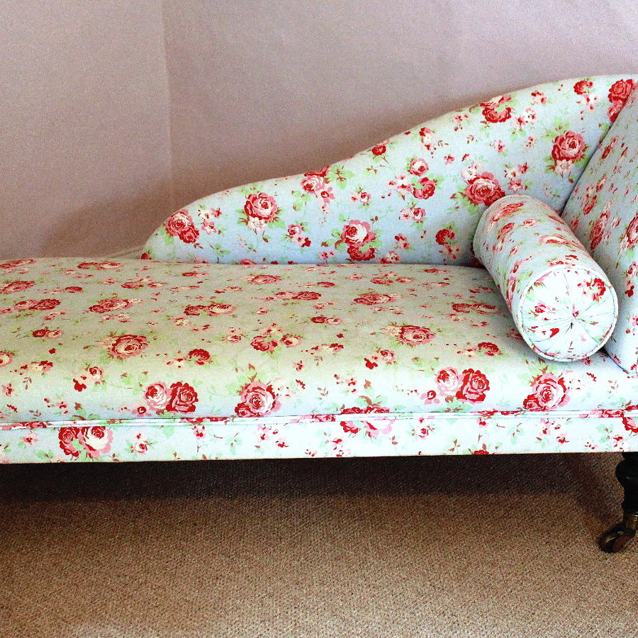 Small Victorian Child's Chaise Longue