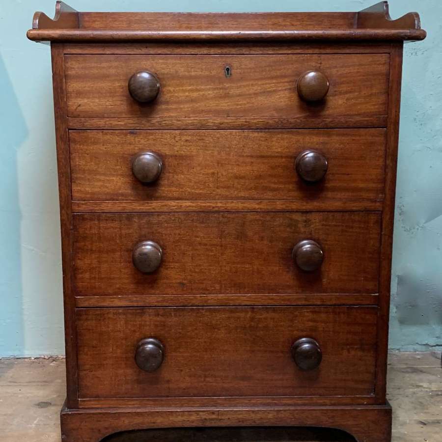 Small Victorian Mahogany Tray Top Chest of Drawers