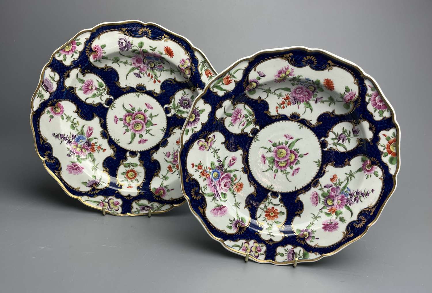Pair of First Period Worcester Blue Scale Ground Plates