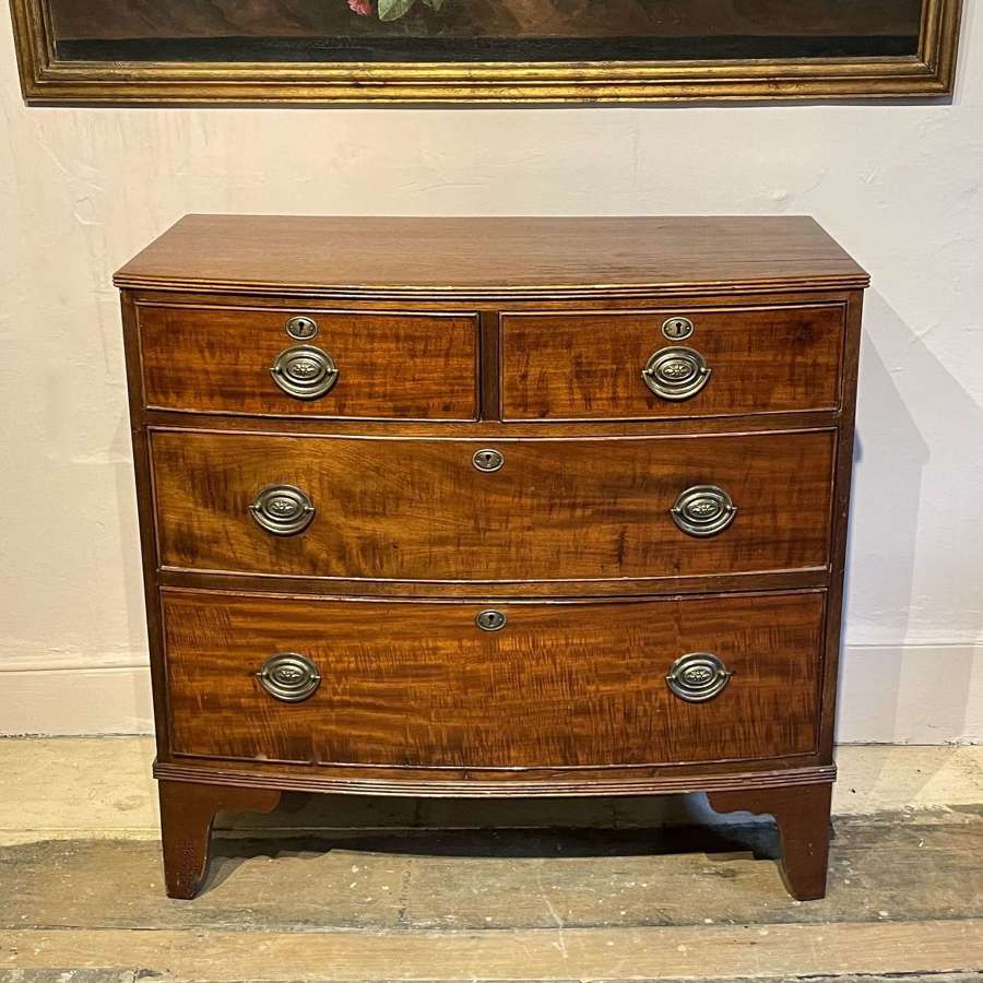 Georgian Mahogany Bowfront Chest of Drawers of Small Proportions