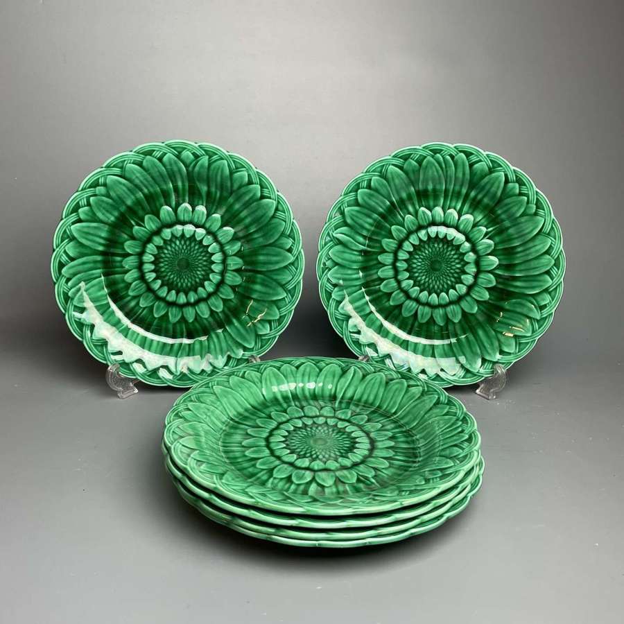 Set of Six Wedgwood Green Glazed Majolica Plates