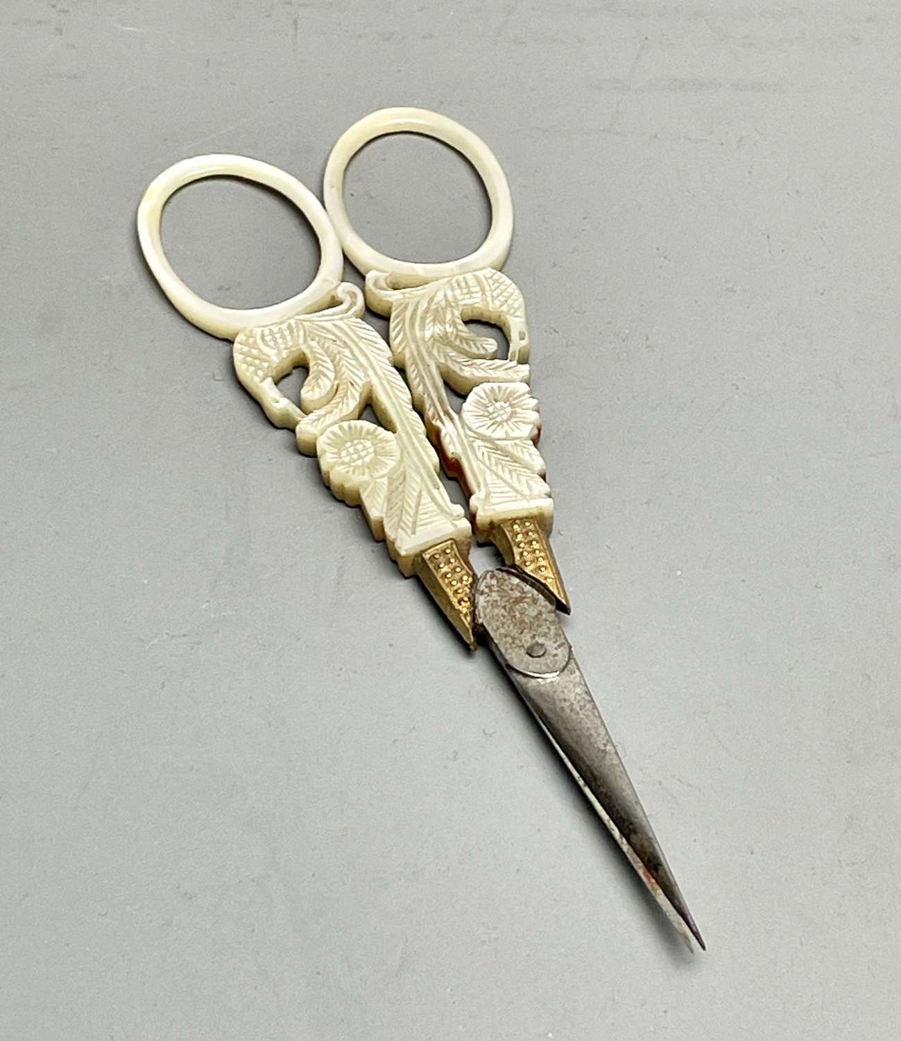 Palais Royale Mother of Pearl Handled Needlework Scissors