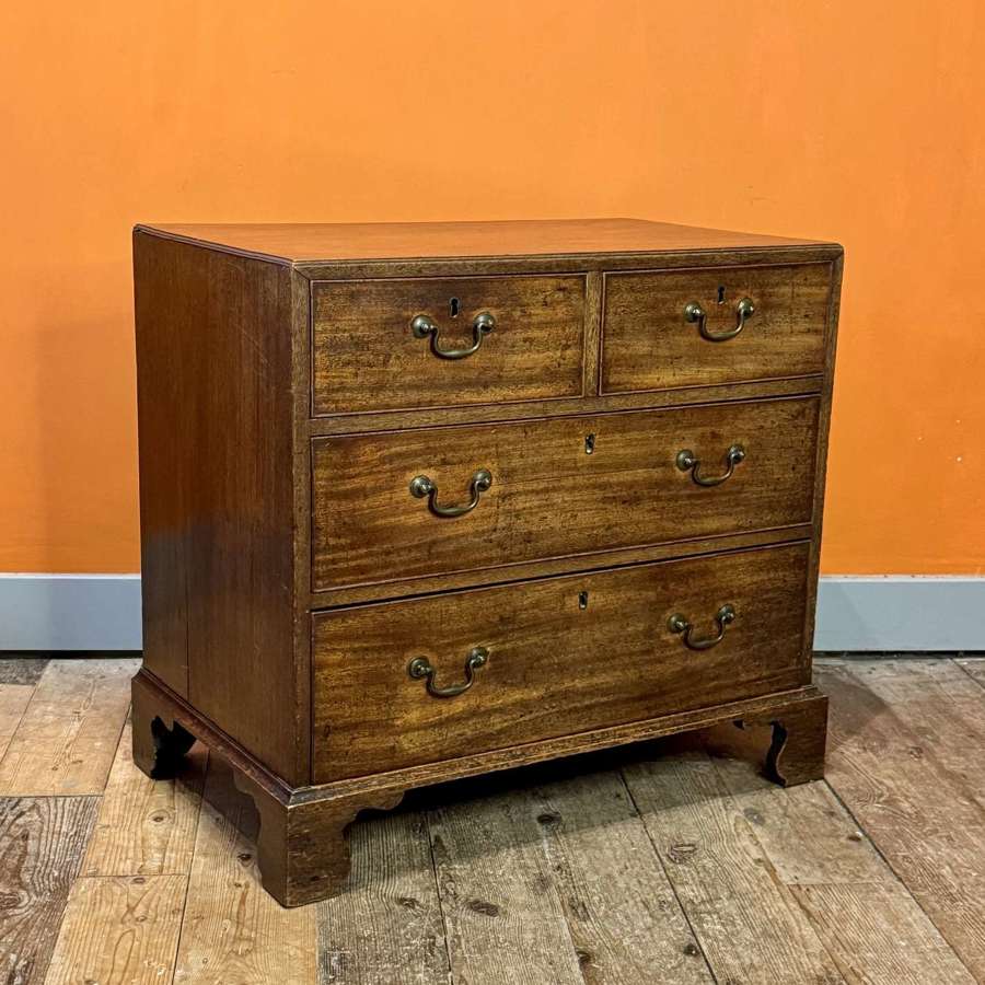 Georgian Mahogany Caddy Top Chest of Drawers of Small Proportions
