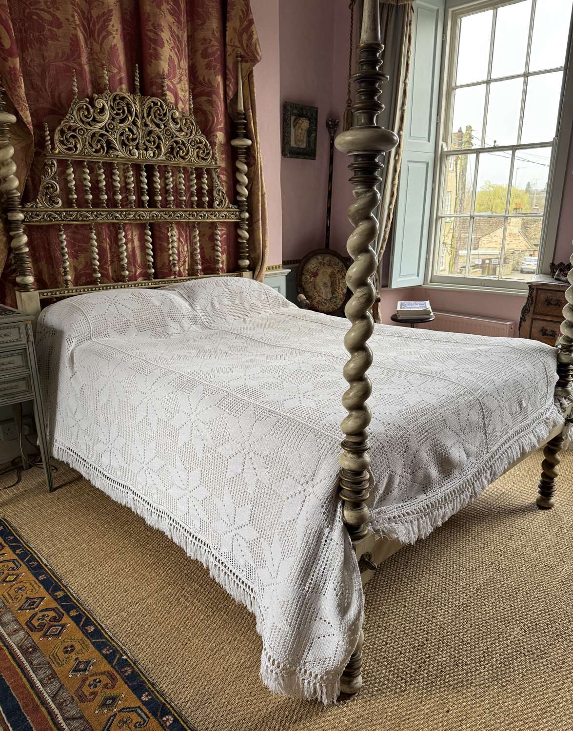 Vintage White Kingsize crochet Bed Cover